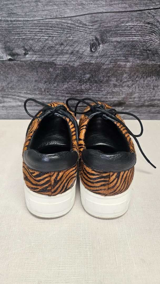 Django & Juliette Animal Print Sneaker (37)