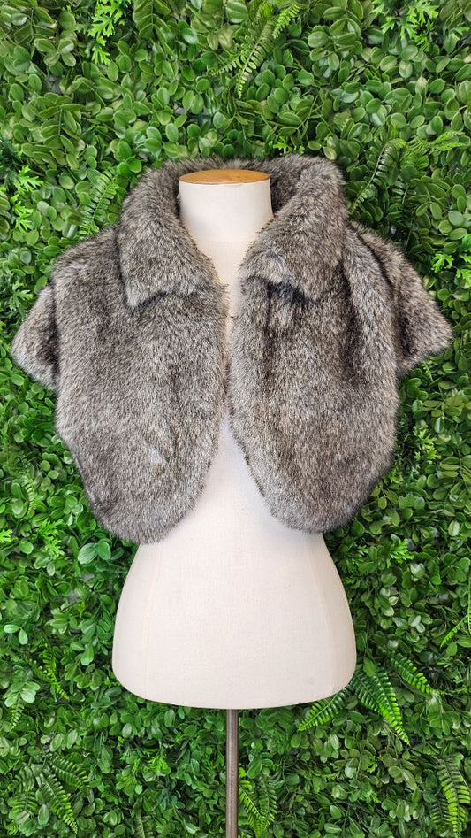 Unknown Silver Grey Faux Fur Caplet (12-14)
