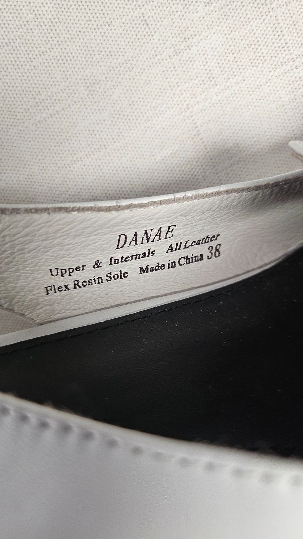 Wittner White Pointy Heel Shoe (38)