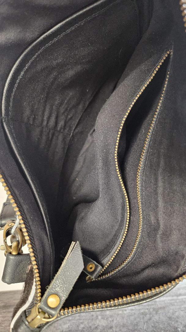 Unknown Hideskin Bag (30x25cm)