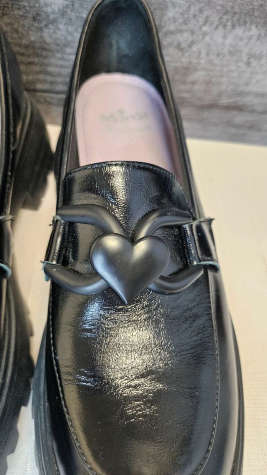 Minx Black Heart Beat Loafer NEW (42)