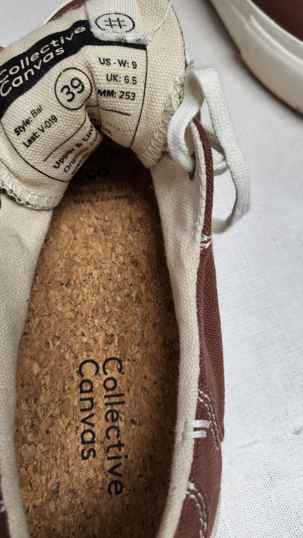 Collective Canvas Brown Bal Cappucino Sneaker (39)