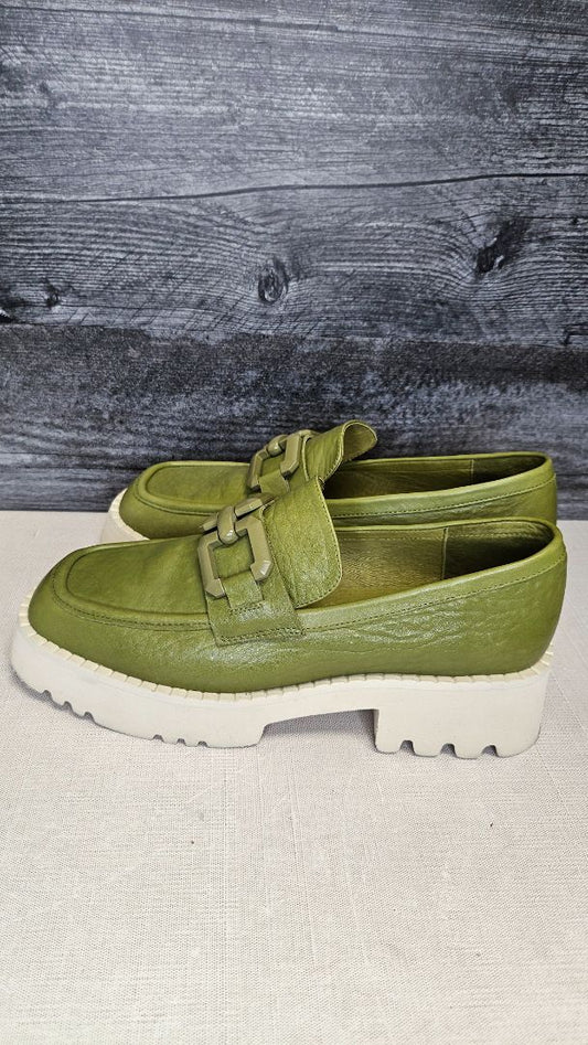Charlie Rose Olive Loafer NEW (38)