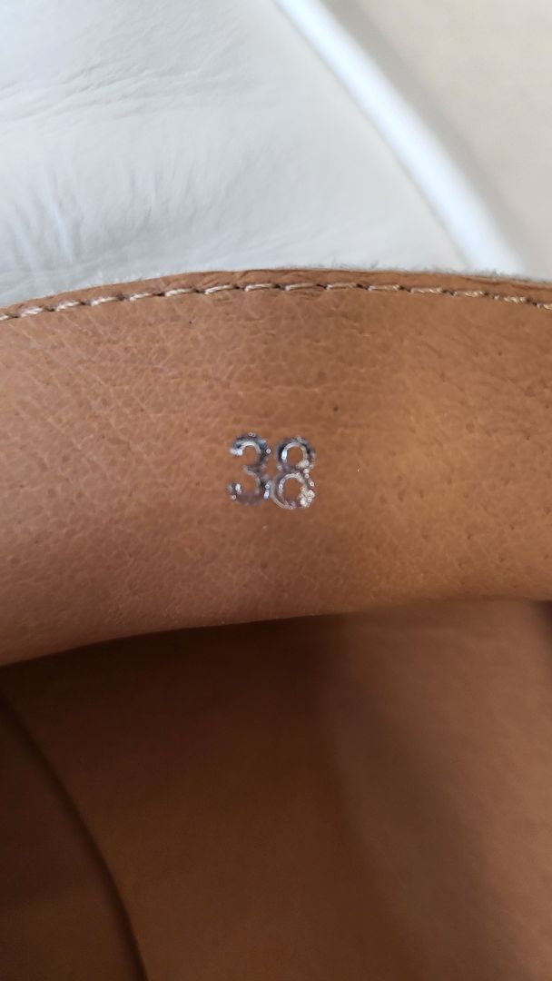 Charlie Rose Cream Leather Loafer (38)