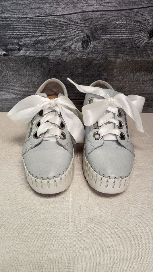 Django & Juliette Pale Blue Platform Sneaker (37)