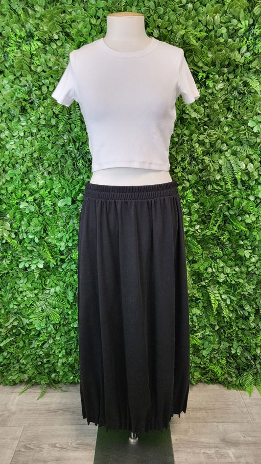 Tirelli Black Pleat Hem Skirt (12-14)