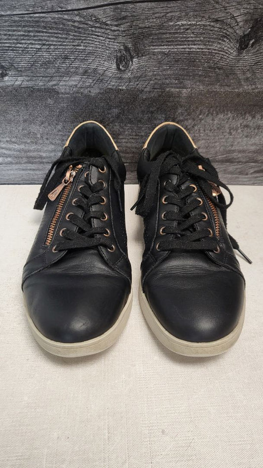 Puma Black Leather Kicks (38.5)