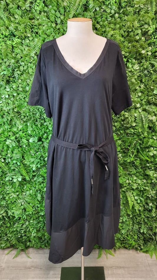 Taylor Black Associate Dress BNWT (14-16)
