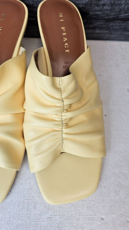 Mi Piaci Yellow Ruched Slide (37)