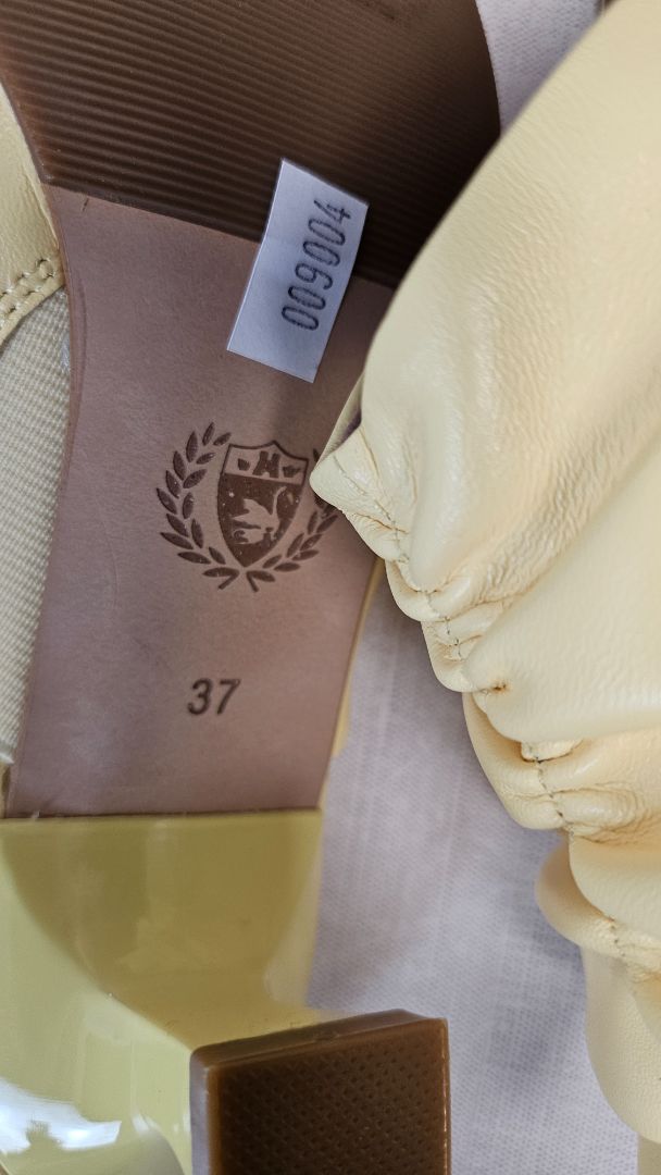 Mi Piaci Yellow Ruched Slide (37)