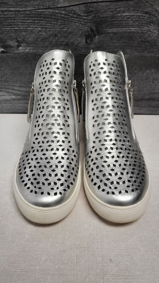 Premio Silver Perforated Sneaker (42)