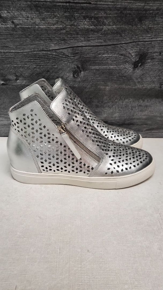 Premio Silver Perforated Sneaker (42)