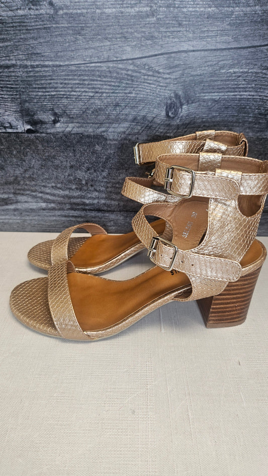 Barefoot Originals Gold Metallic Heel (38)