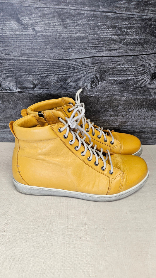 Rilassare Yellow Hi-Top Sneaker (40)