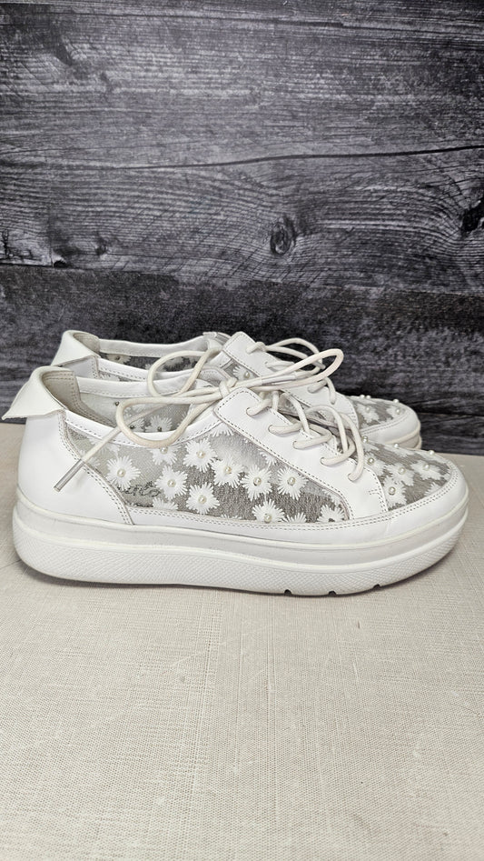 Gelato White Lace Sneaker (39)
