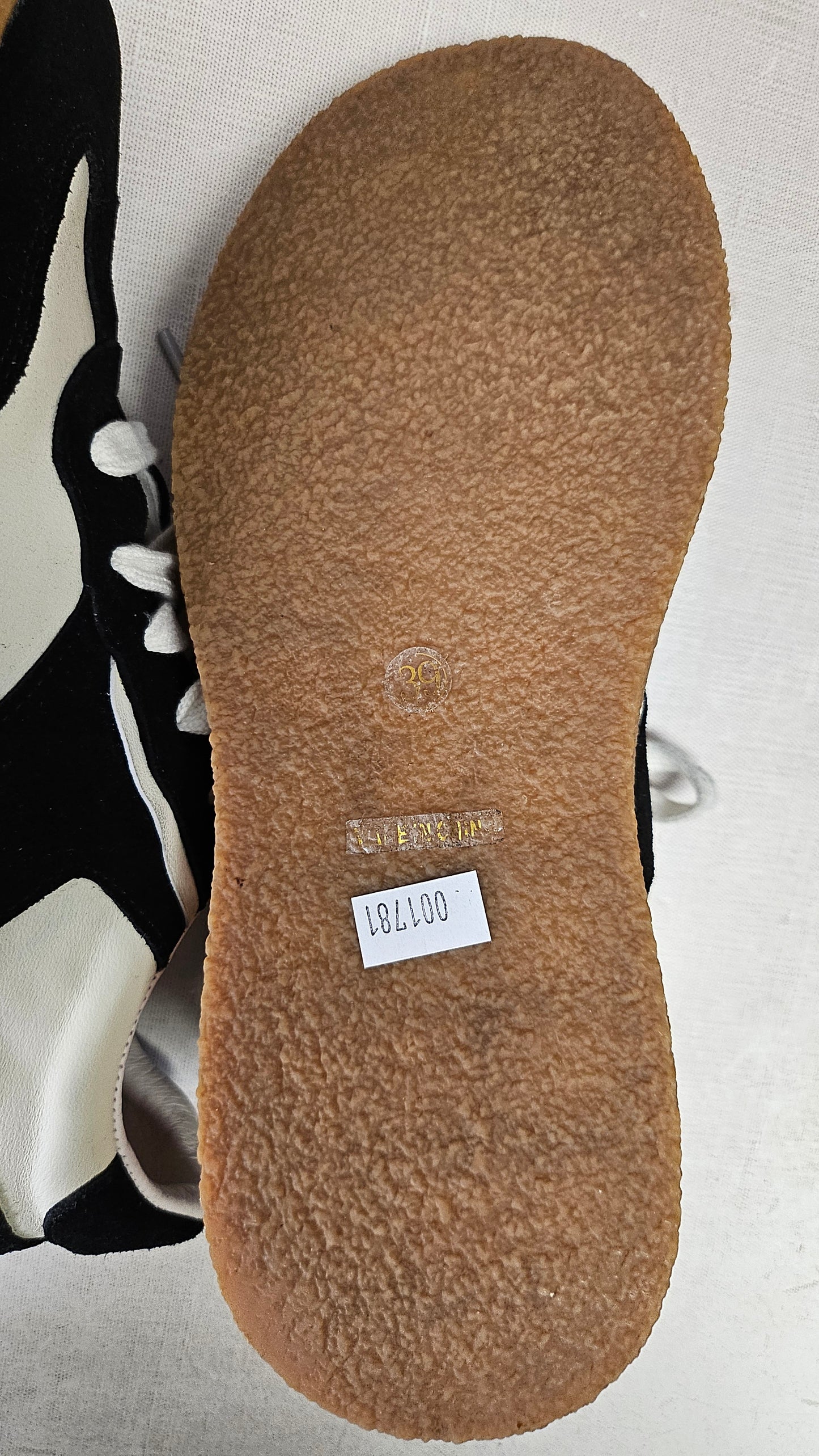 Charlie Rose Black/Cream Hazels Leather Sneaker (39)