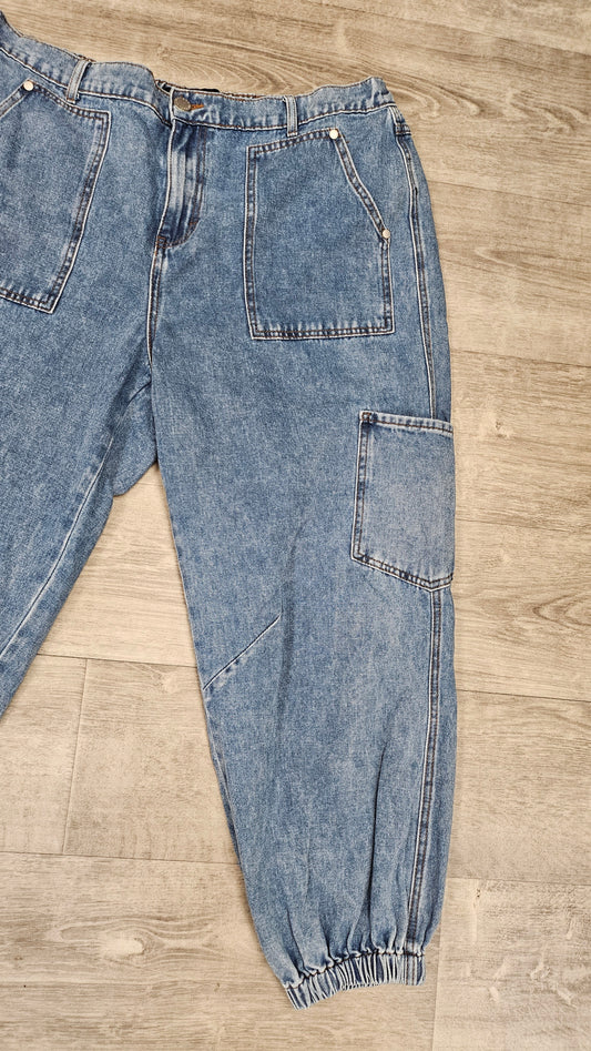 City Chic Light Wash Harley Highrise Crop (18)