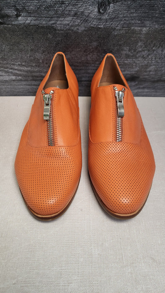 Isabella Anselmi Orange Zip Front Shoe (40)