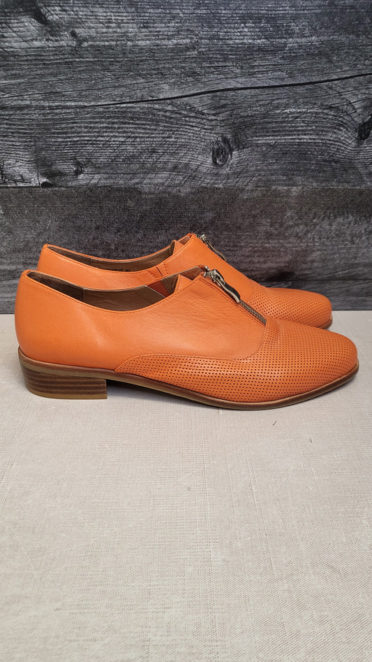 Isabella Anselmi Orange Zip Front Shoe (40)