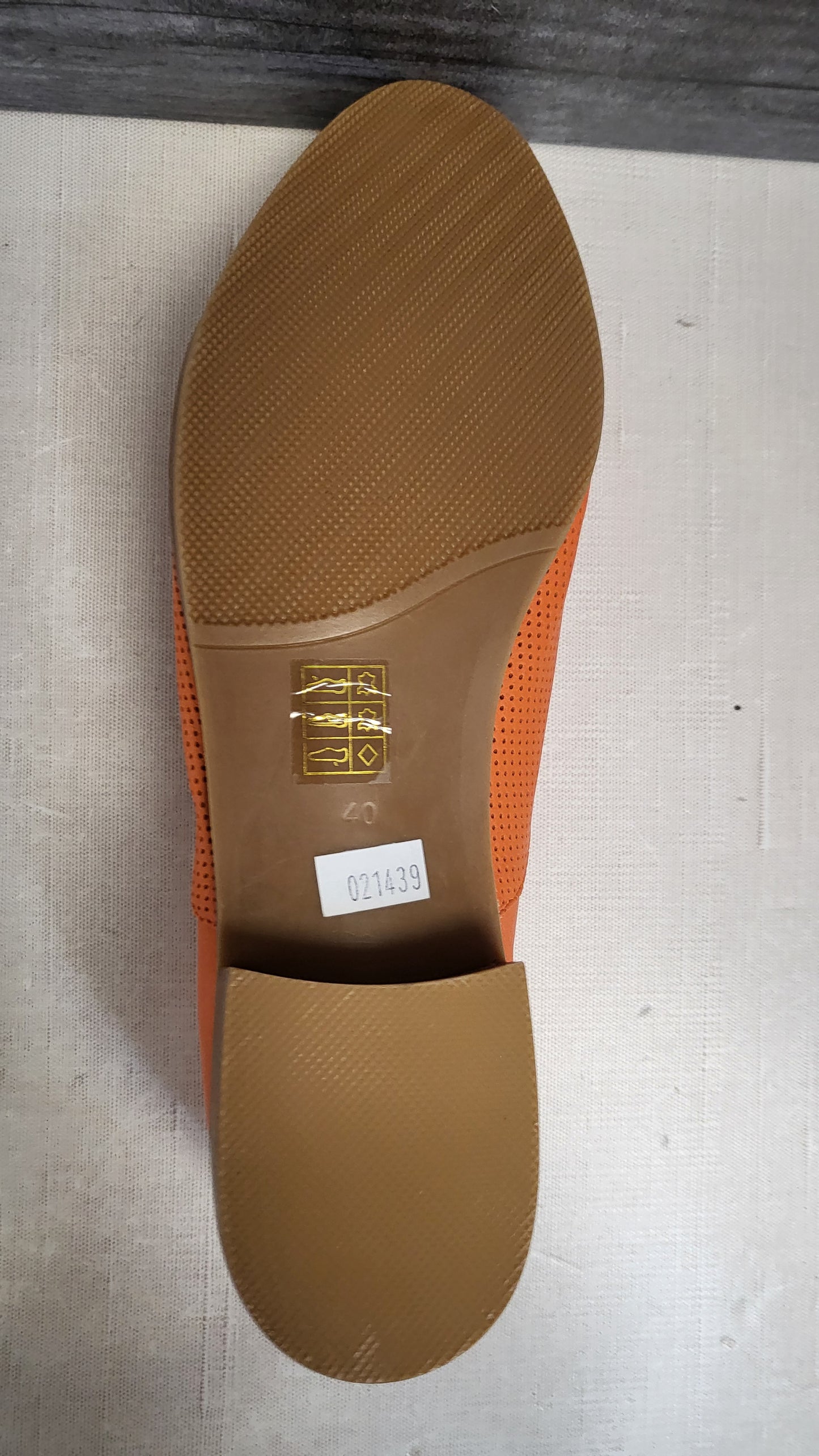 Isabella Anselmi Orange Zip Front Shoe (40)