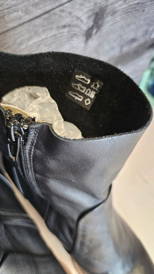 Isabella Anselmi Black Ankle Boot (40)