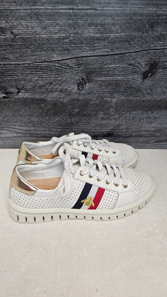Laguna Quays White Bee Sneaker (38)