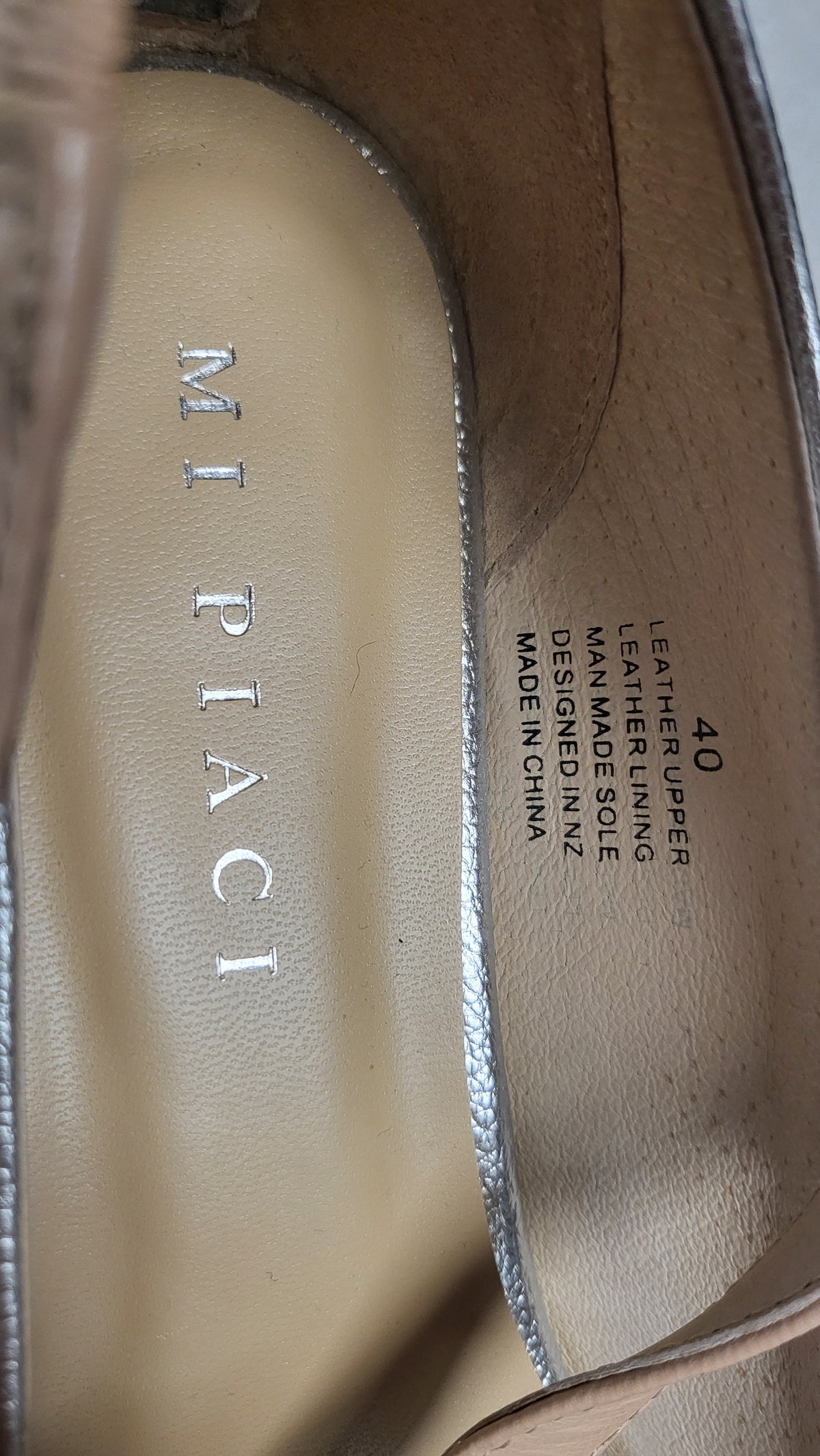Mi Piaci Silver Ballet Flats (40)