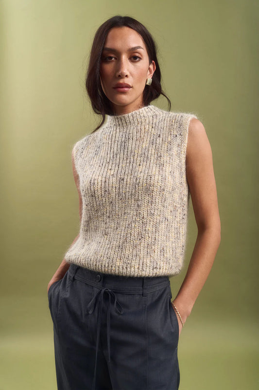 Max Oat Fleck Chunky Vest (12)