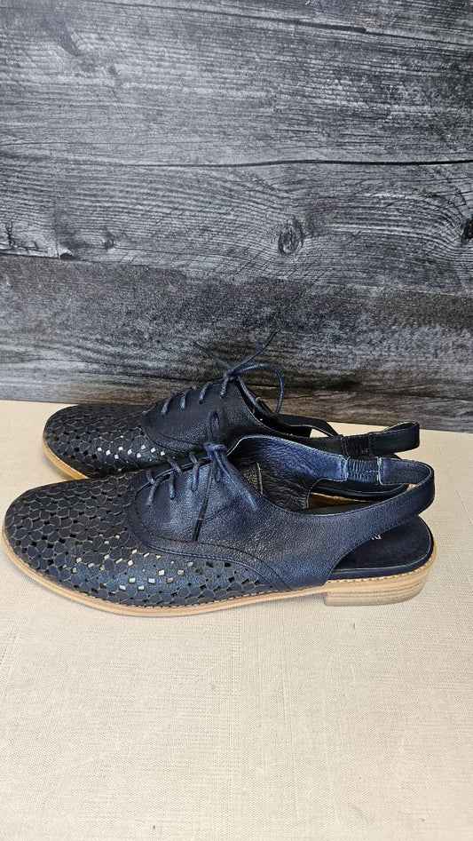 Django & Juliette Navy Slingback Flat (42)