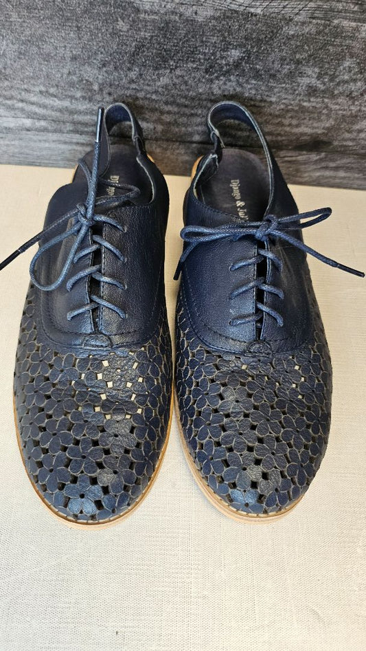 Django & Juliette Navy Slingback Flat (42)