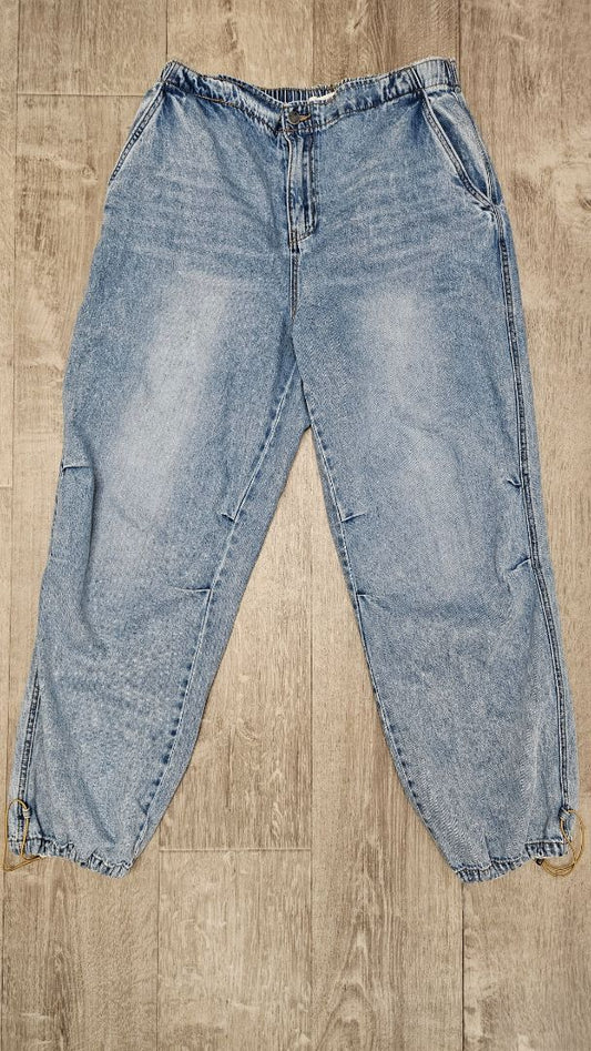 Max Light Wash Parachute Jean (14)