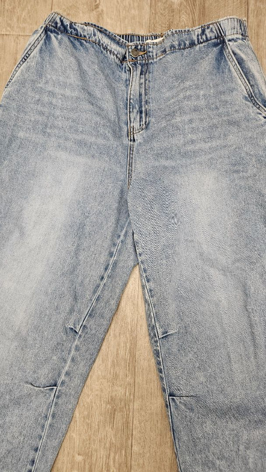 Max Light Wash Parachute Jean (14)