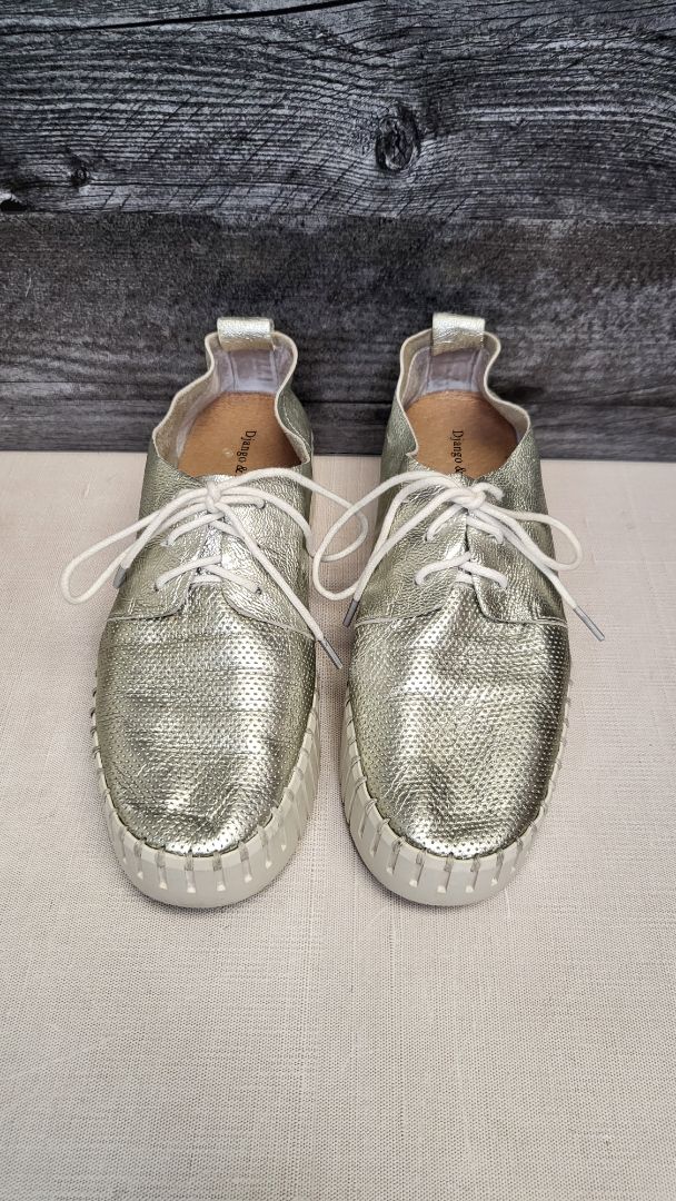 Django & Juliette  Metallic Sneaker (37)