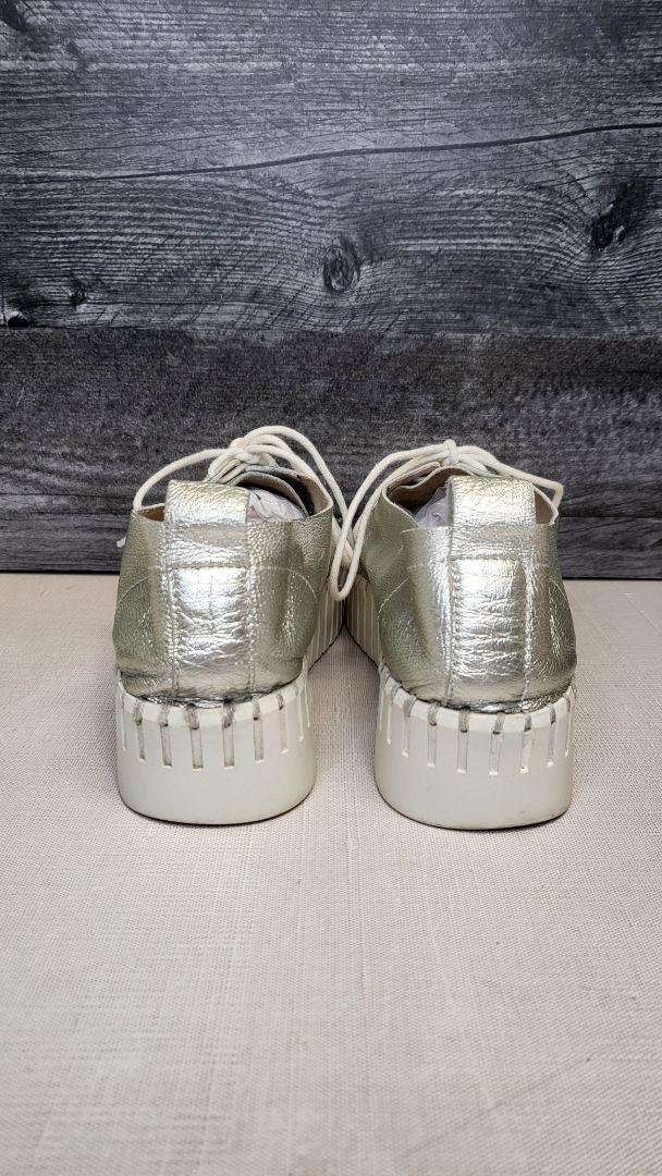Django & Juliette  Metallic Sneaker (37)