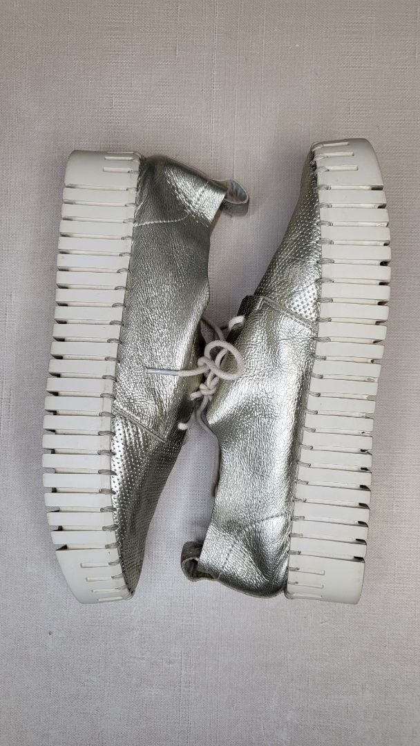 Django & Juliette  Metallic Sneaker (37)