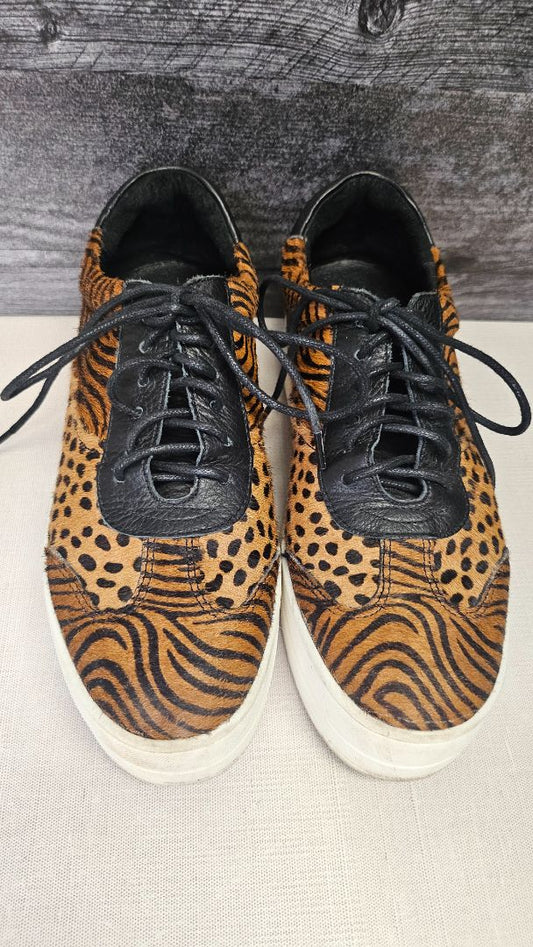 Django & Juliette  Animal Print Sneaker (37)