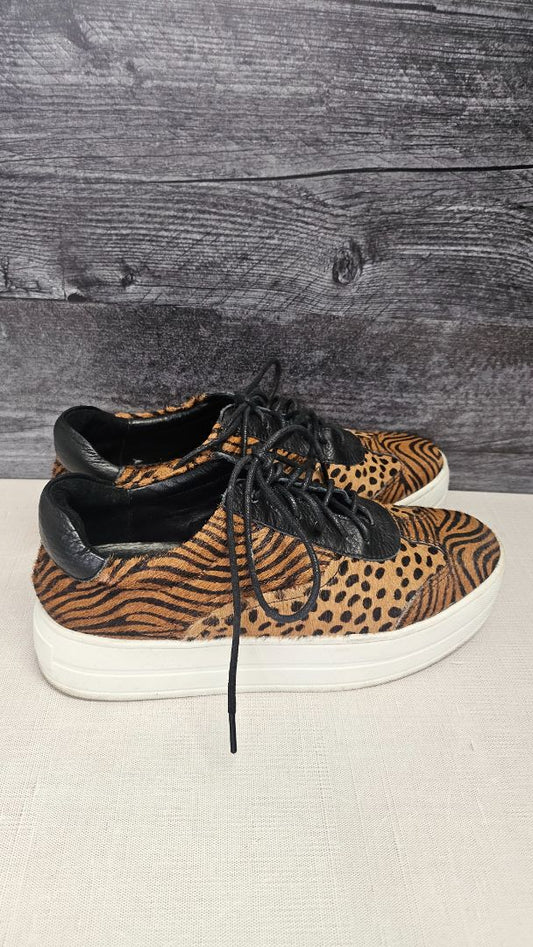 Django & Juliette  Animal Print Sneaker (37)
