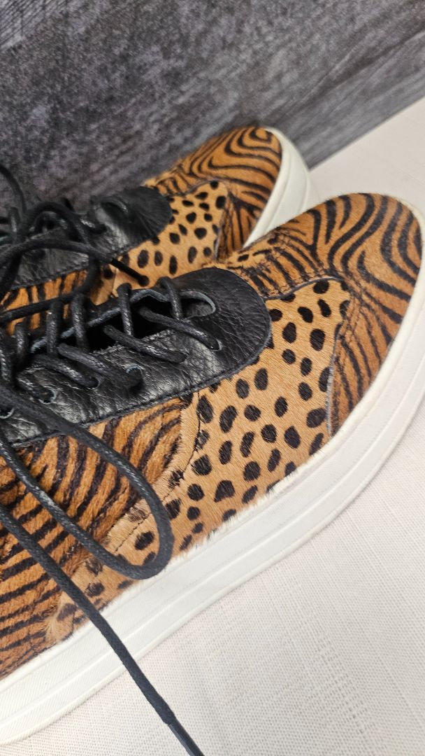 Django & Juliette  Animal Print Sneaker (37)
