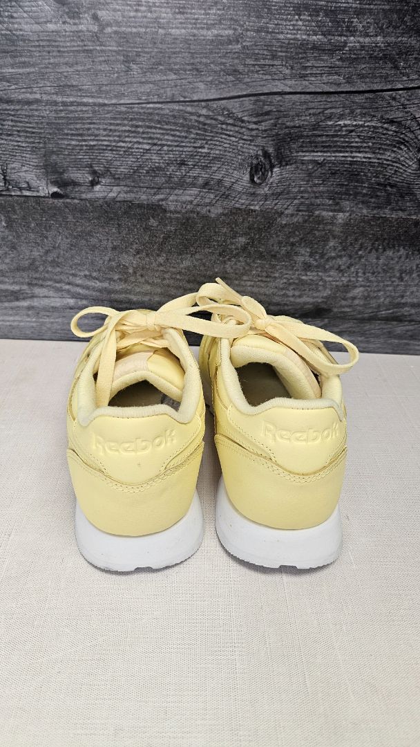 Reebok Yellow Classic Sneaker (37.5)