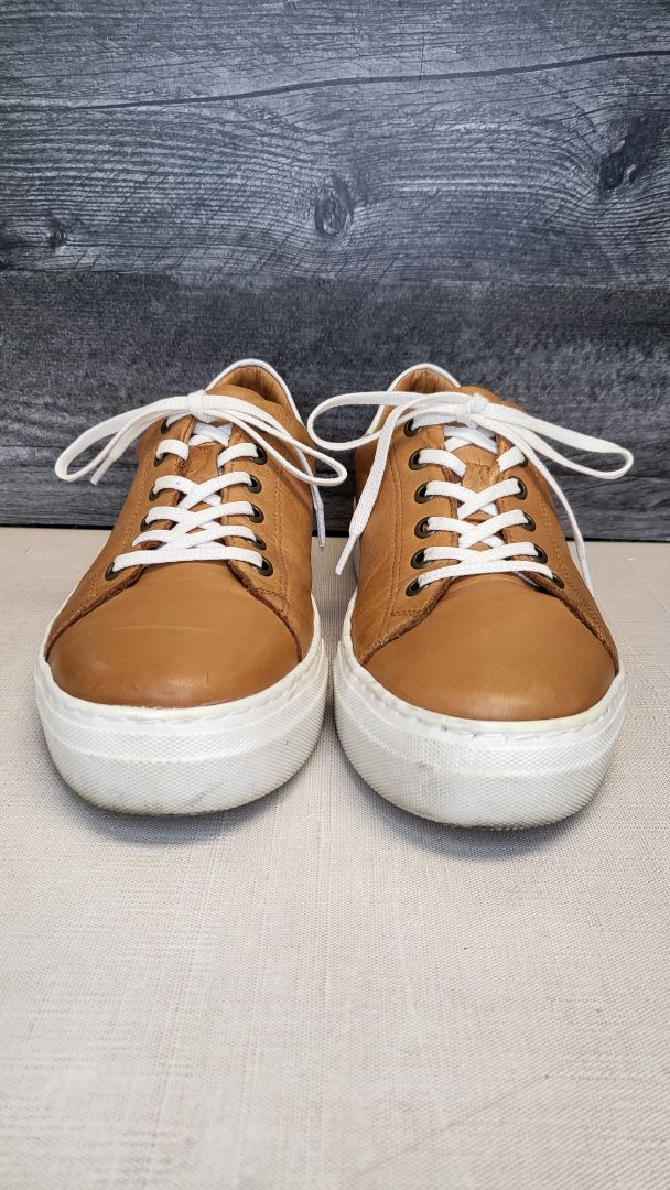 Diana Ferrari Tan Leather Sneaker (39)