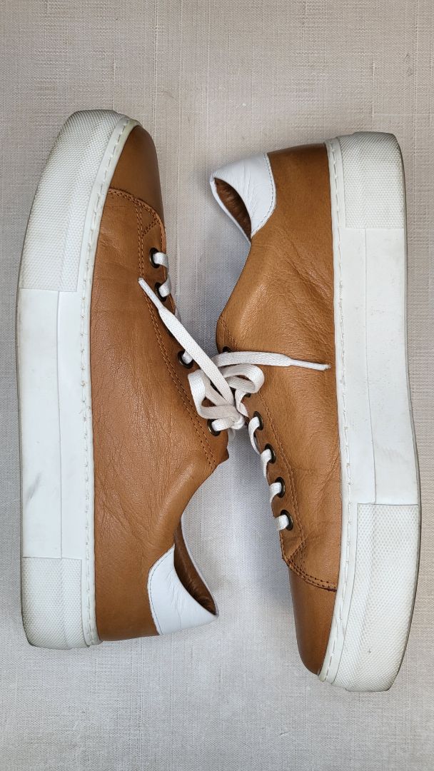Diana Ferrari Tan Leather Sneaker (39)