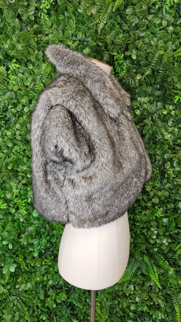Unknown Silver Grey Faux Fur Caplet (12-14)