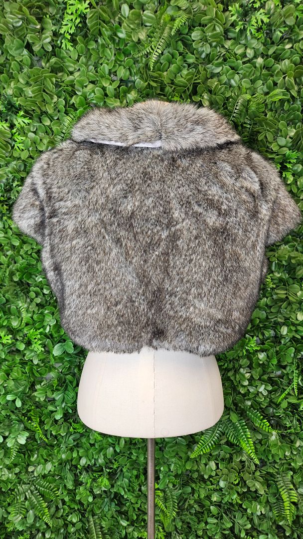Unknown Silver Grey Faux Fur Caplet (12-14)