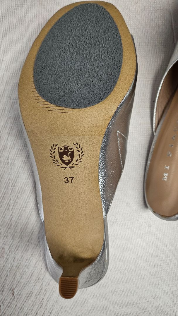 Mi Piaci Silver Slide Heels (37)