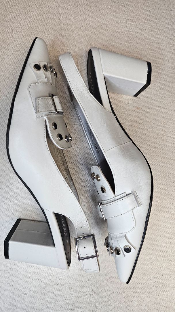 Wittner White Pointy Heel Shoe (38)