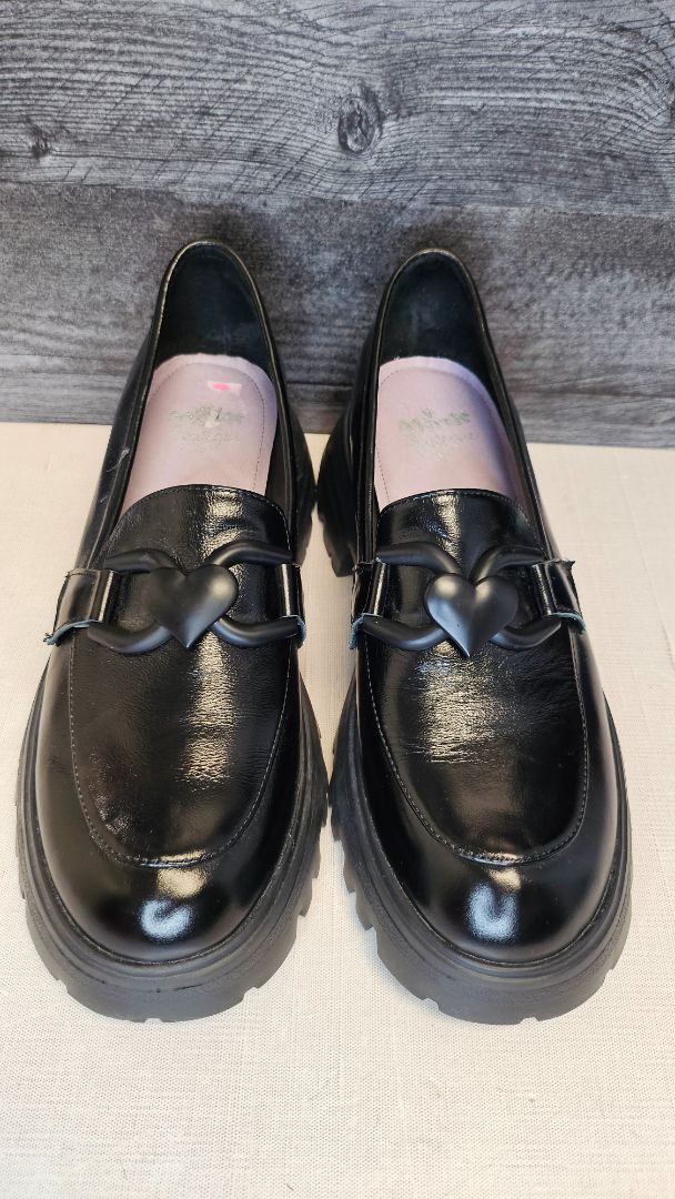 Minx Black Heart Beat Loafer NEW (42)
