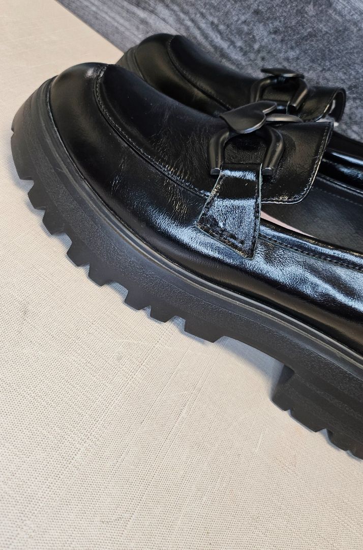 Minx Black Heart Beat Loafer NEW (42)