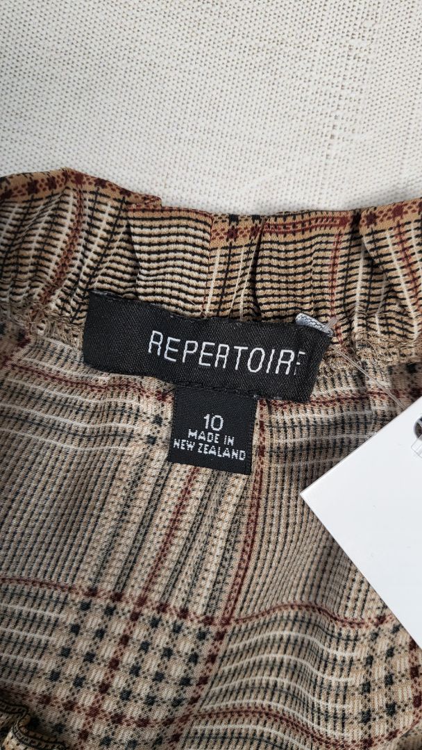 Repertoire Burberry Sleeveless Chelsea Top (10)