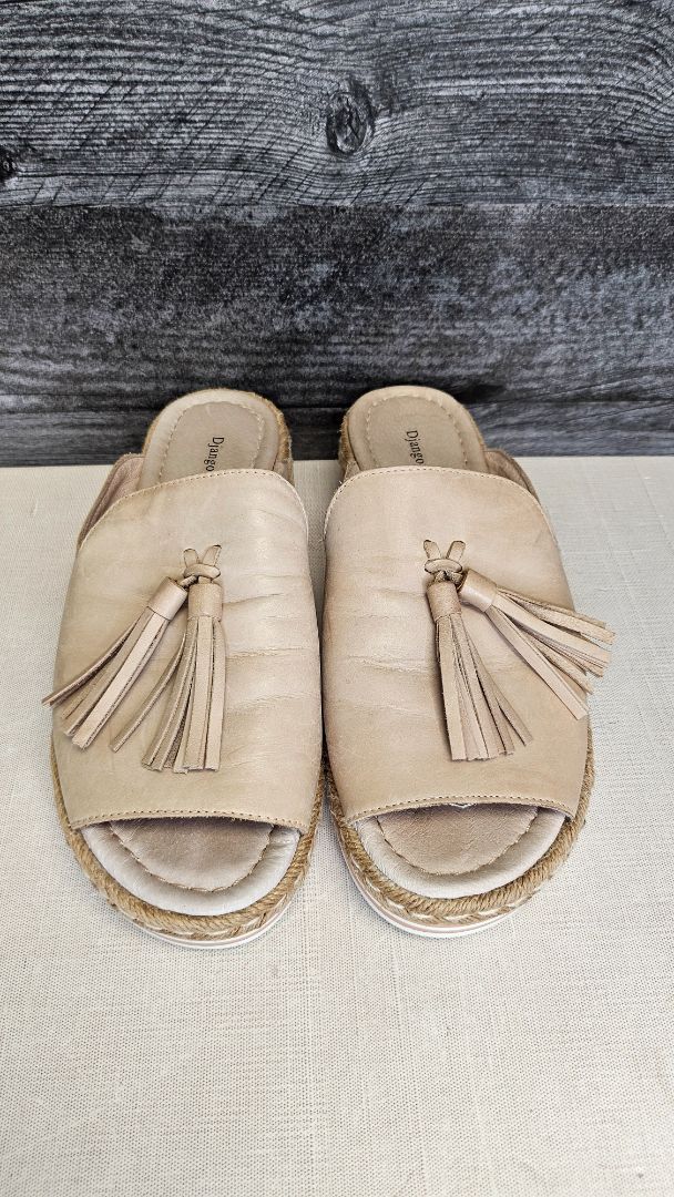 Django & Juliette Nude Leather Slide (38)