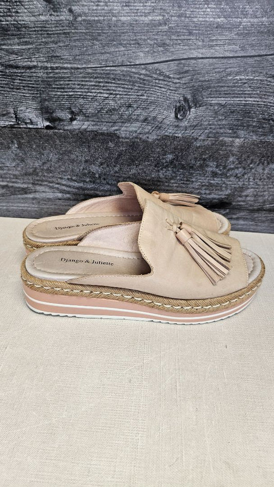 Django & Juliette Nude Leather Slide (38)